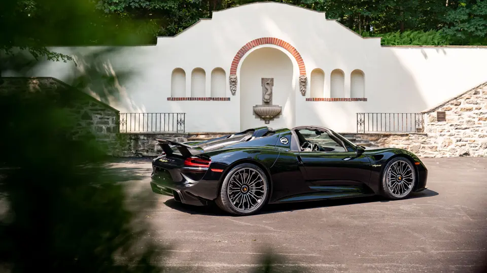 نسخة شبه جديدة من بورشه 918 سبايدر للبيع في مونتيري