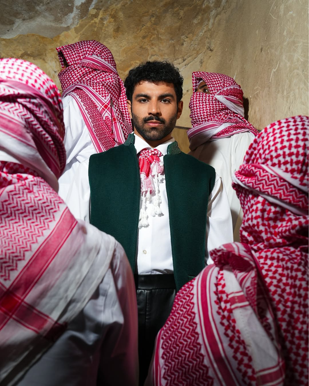 المُغنّي ومؤثّر الموضة مُلهم 