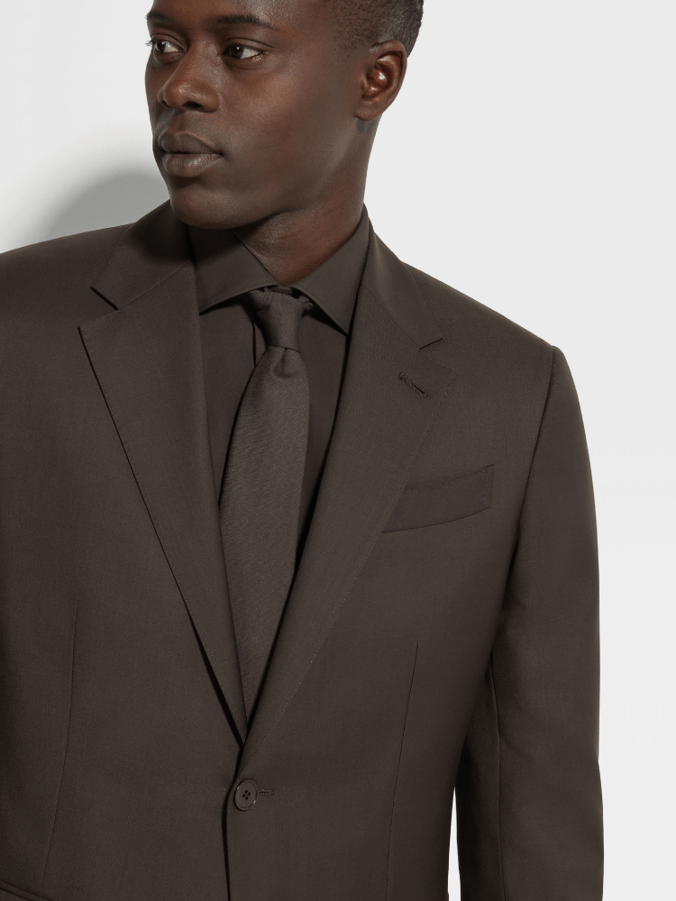 بدلة من الصوف الصيفي من علامة زينيا Zegna 