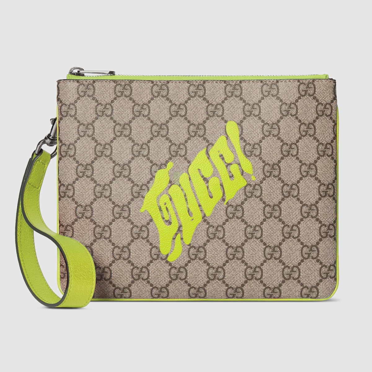 حقيبة Pouch صغيرة مع شعار العلامة المنقوش من جوتشي Gucci