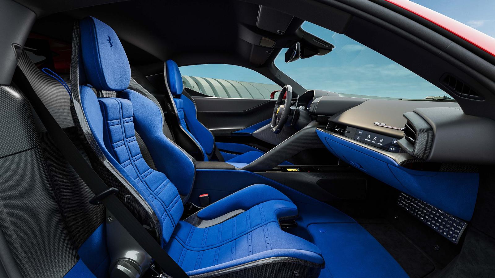 المقاعد السباقية تناسب شخصية السيارة