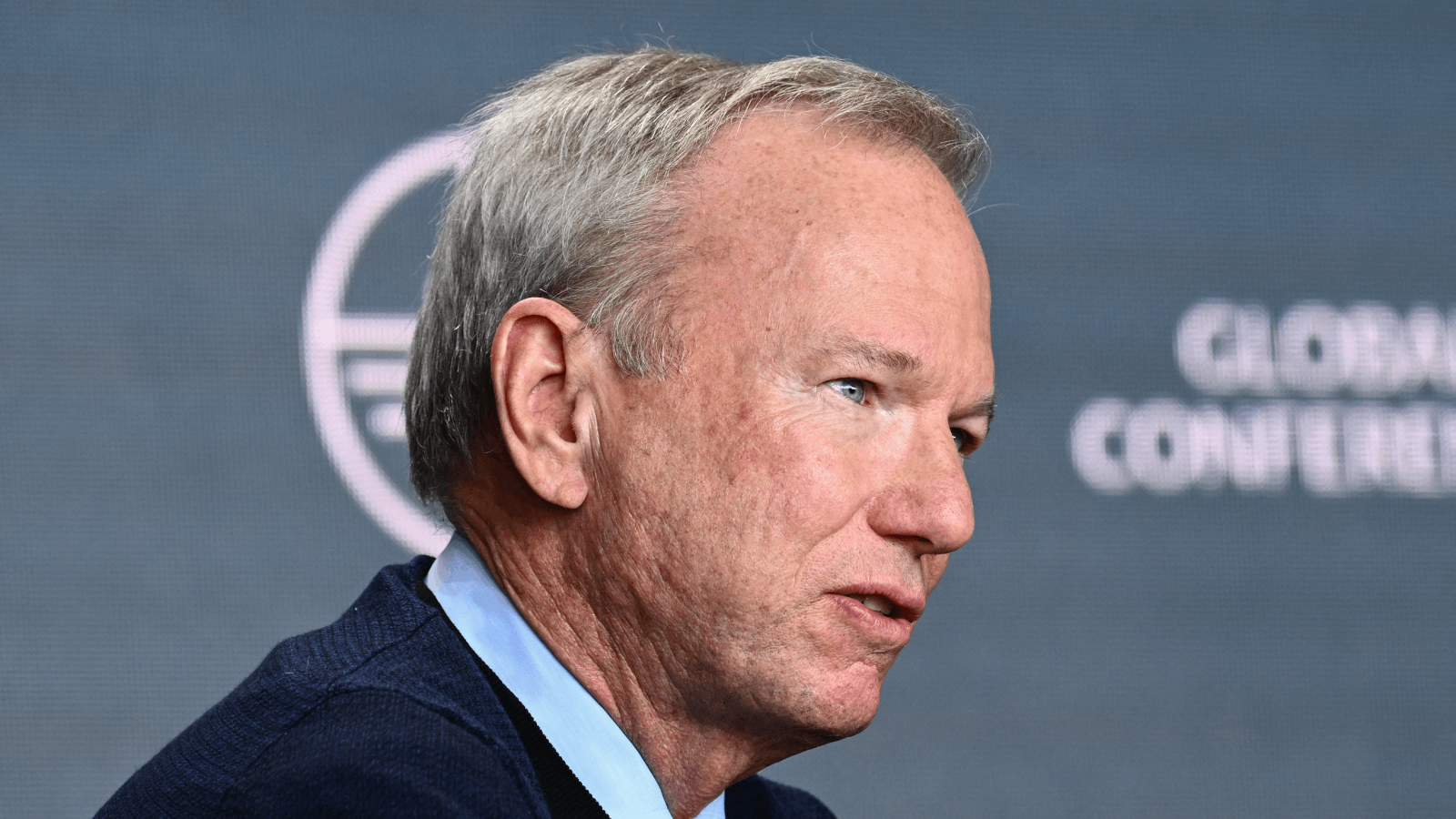 إريك شميت يكشف: الذكاء الاصطناعي ليس فقاعة بل بداية عصر صناعي جديد