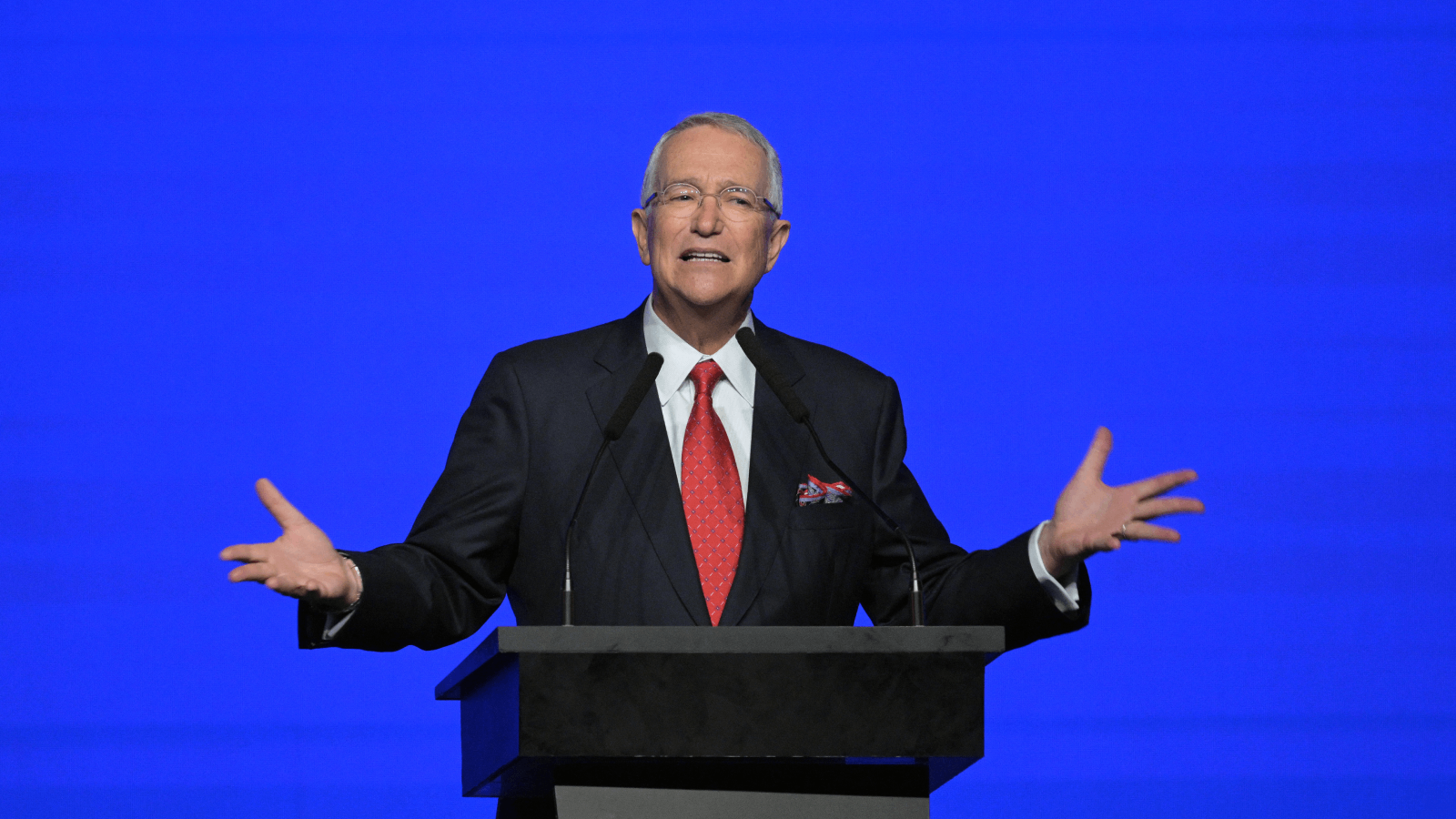 احتيال يكلف مليارديرًا مكسيكيًا 400 مليون دولار: كيف وقع ضحية