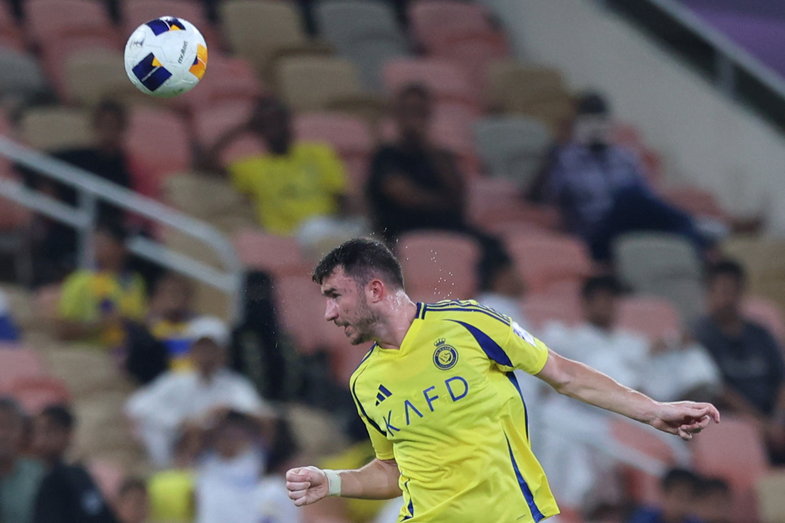 مدافع النصر يقترب من الرحيل.. كومو وبلباو يتسابقان لخطف لابورت