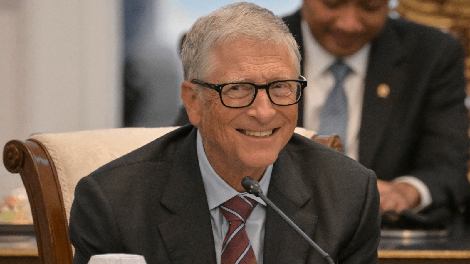 بيل غيتس يخرج من قائمة أغنى 10 مليارديرات عالميًا