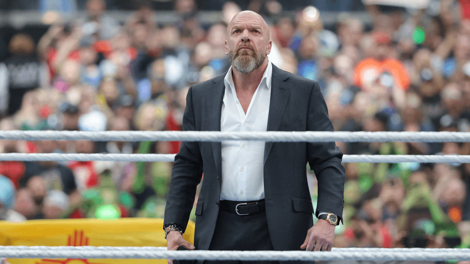 تريبل إتش يواجه الانتقادات بابتسامة ويعد بالعودة للتمارين