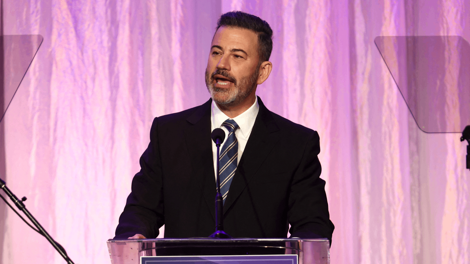 جيمي كيميل يكشف حالته النفسية بعد قرار الإيقاف المفاجئ