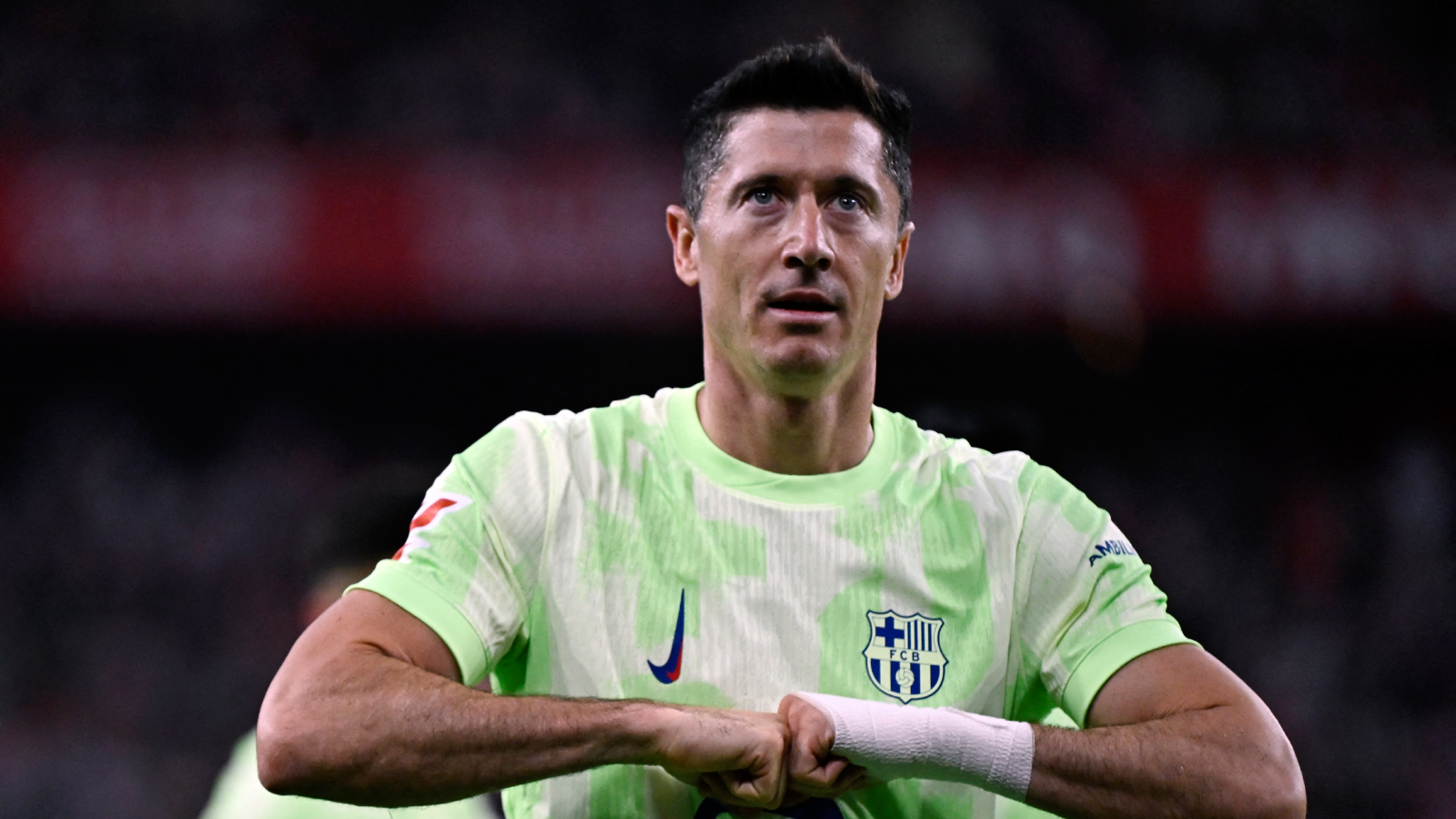 ليفاندوفسكي على رادار دوري روشن.. هل يغادر برشلونة؟