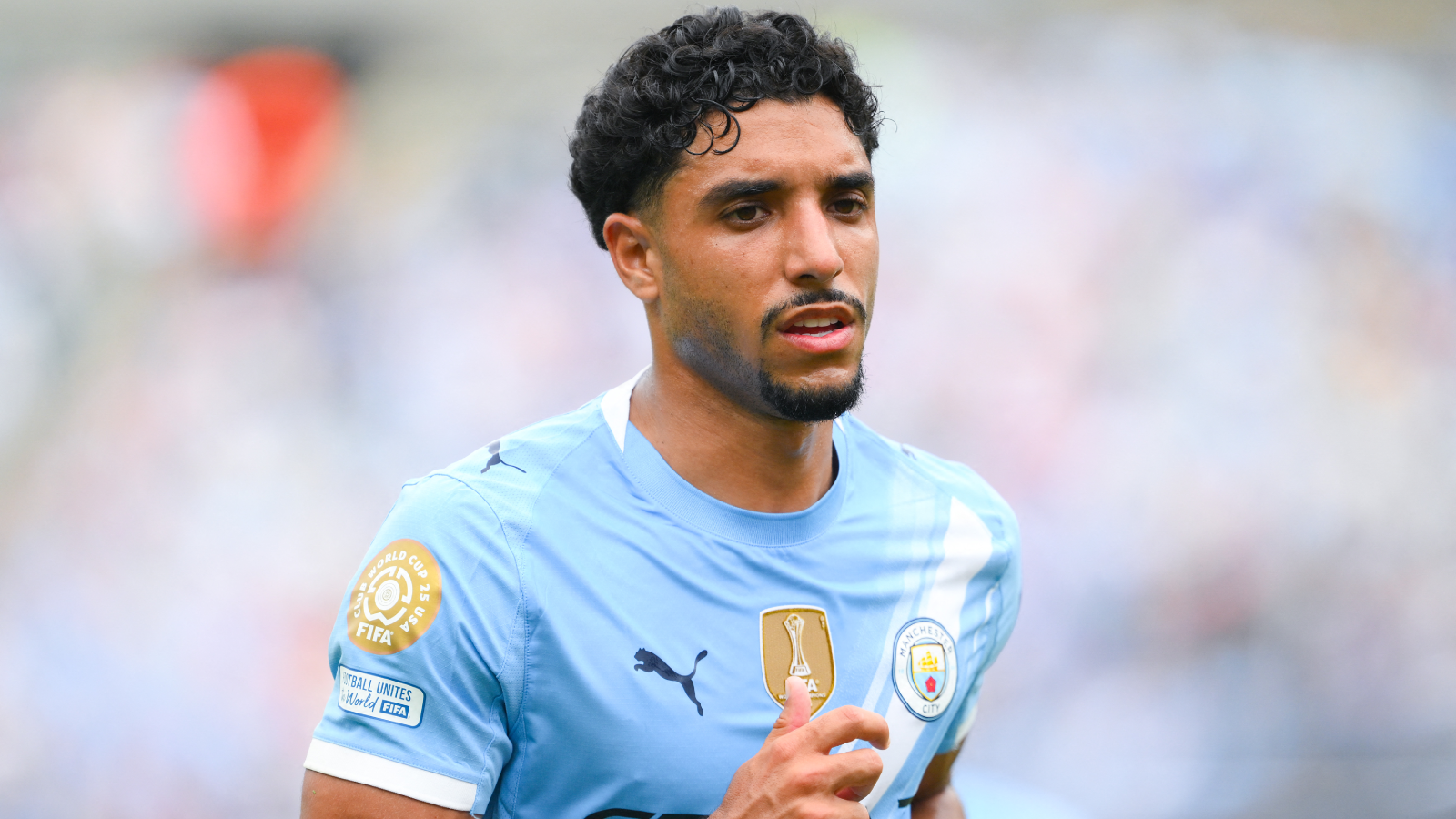 صلاح ومرموش في القمة.. أرقام فلكية تضعهما بين أغنى نجوم البريميرليغ