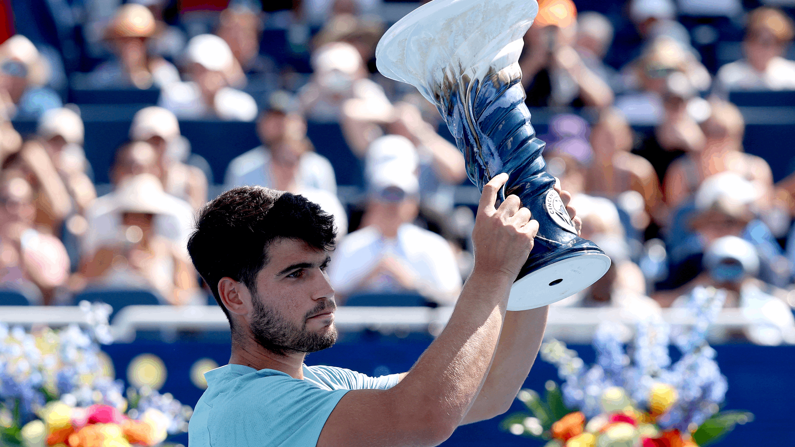 كارلوس ألكاراز يتوج بلقب سينسيناتي بانسحاب مفاجئ لسينر