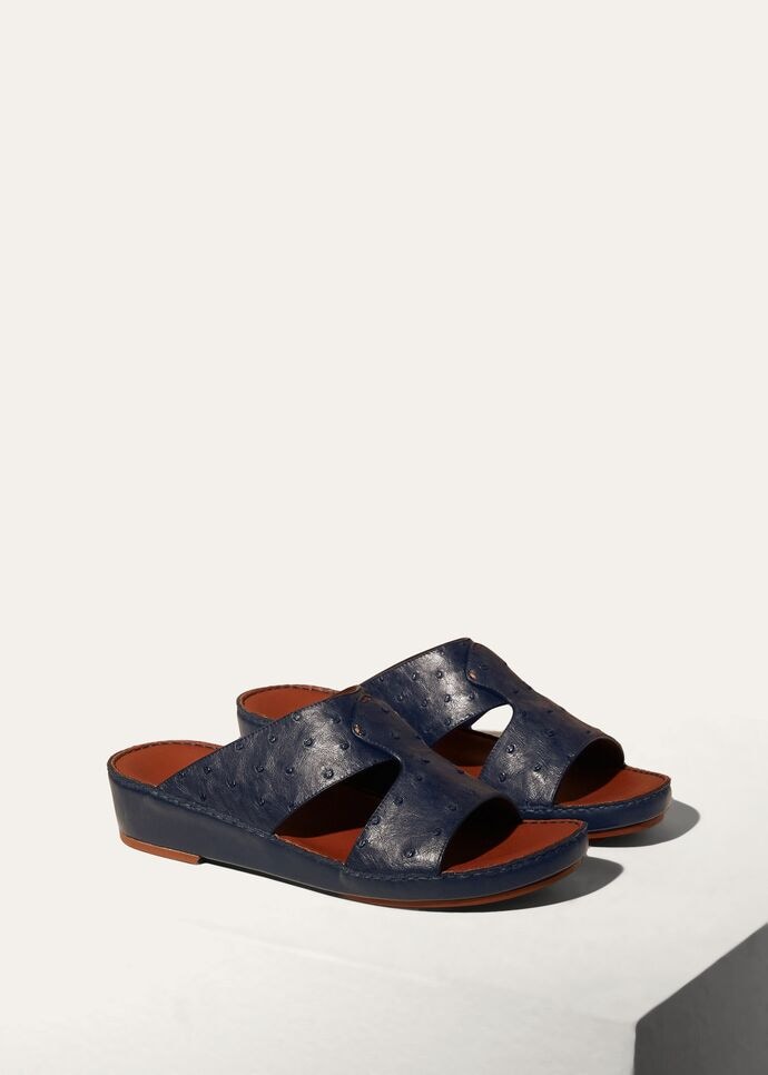 حذاء مفتوح بطابع عربي من علامة لورو بيانا Loro Piana - المصدر : Loro Piana