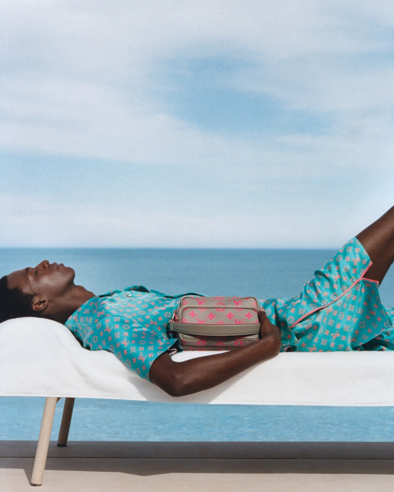 صيحة ال Logo Mania من علامة لويس فيتون  Louis Vuitton 