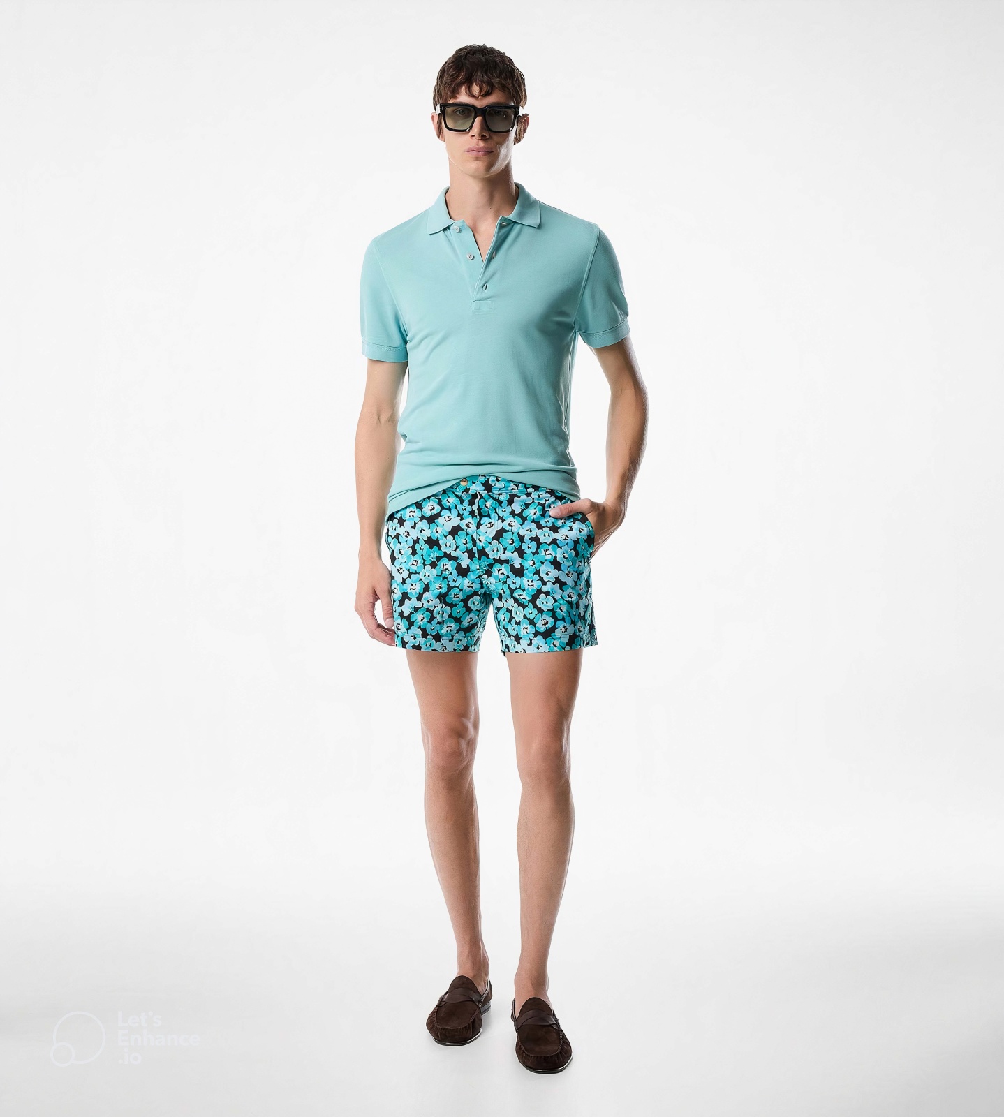 اختر ثياب البحر بأناقة لصيف 2025 التي تجاري أحدث صيحات الموضة من نقوش الورود من Tom Ford