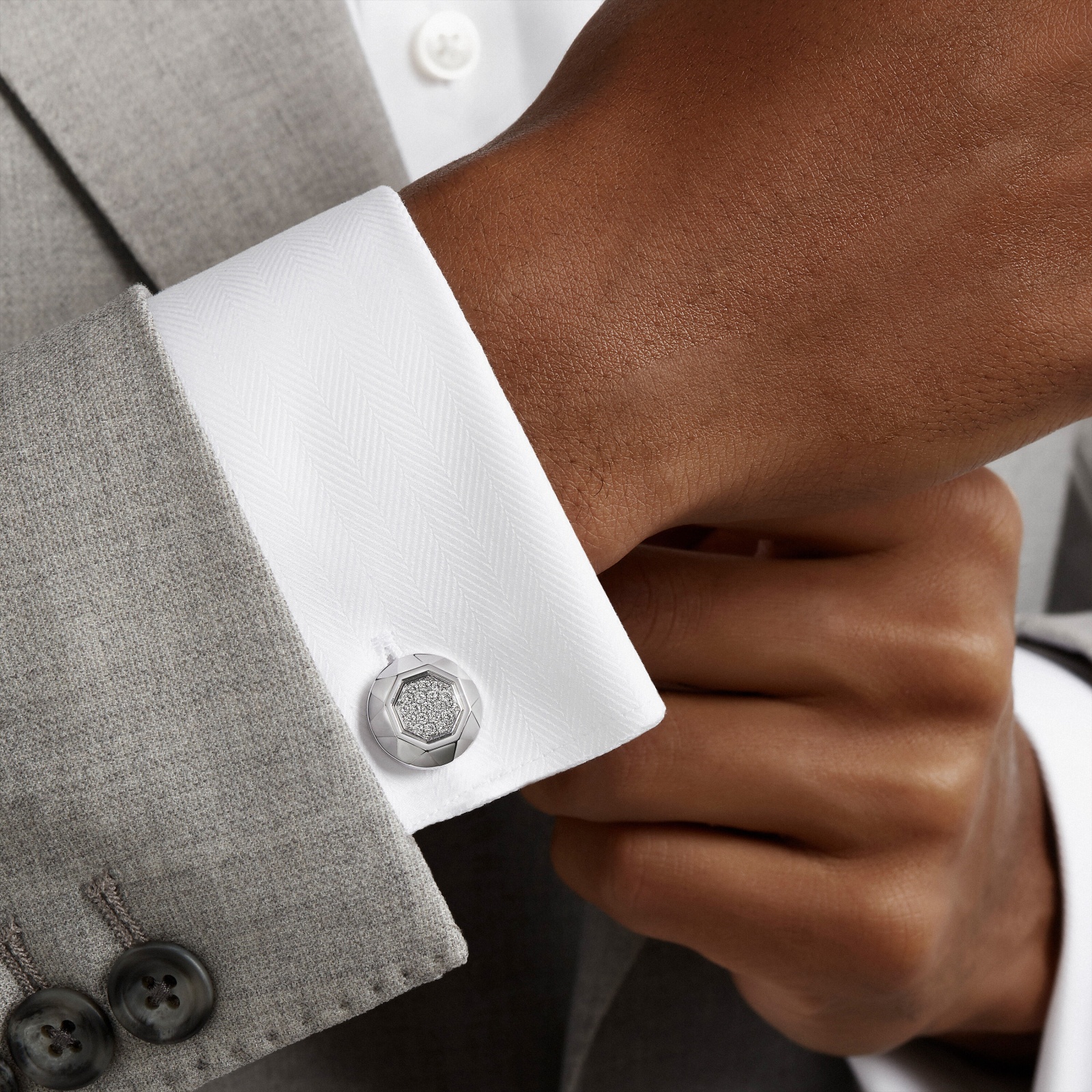 أزرار أكمام بنمط Faceted Diamond Cufflinks من علامة جرافّ Graff 