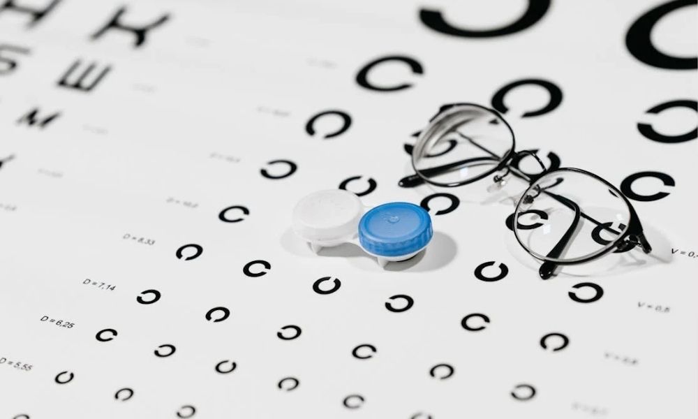 ابتكار أول عدسة OLED ذكية لمراقبة الصحة عبر الدموع