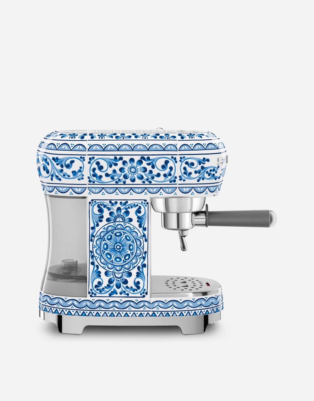 ماكينة عمل قهوة الاسبريسو من تعاون علامتي دولتشي اند جابانا Dolce & Gabbana و سميج Smeg