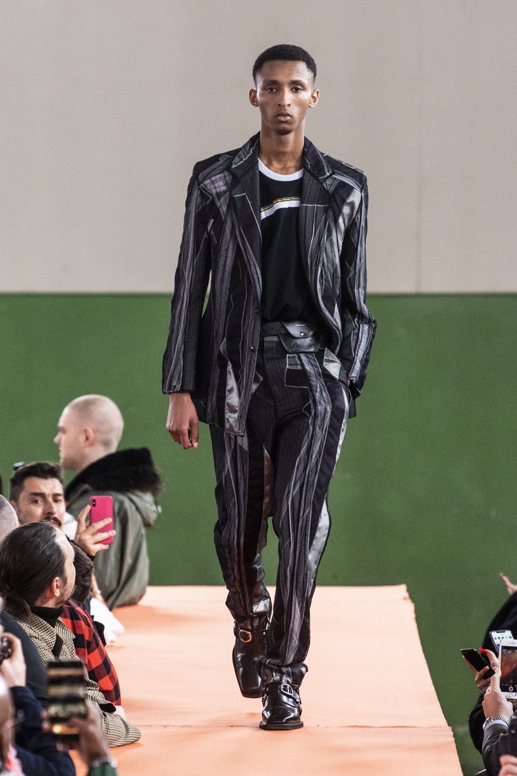  إطلالة من مجموعة خريف وشتاء 2020