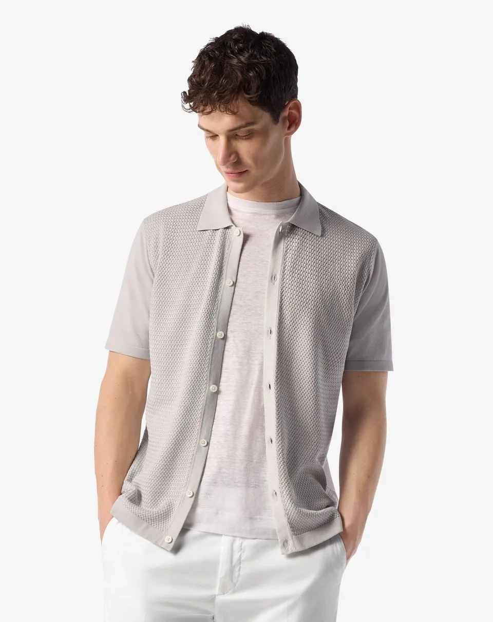 تنسيق من كورنيلياني Corneliani مع قميص مُحاك بأكمام قصيرة 