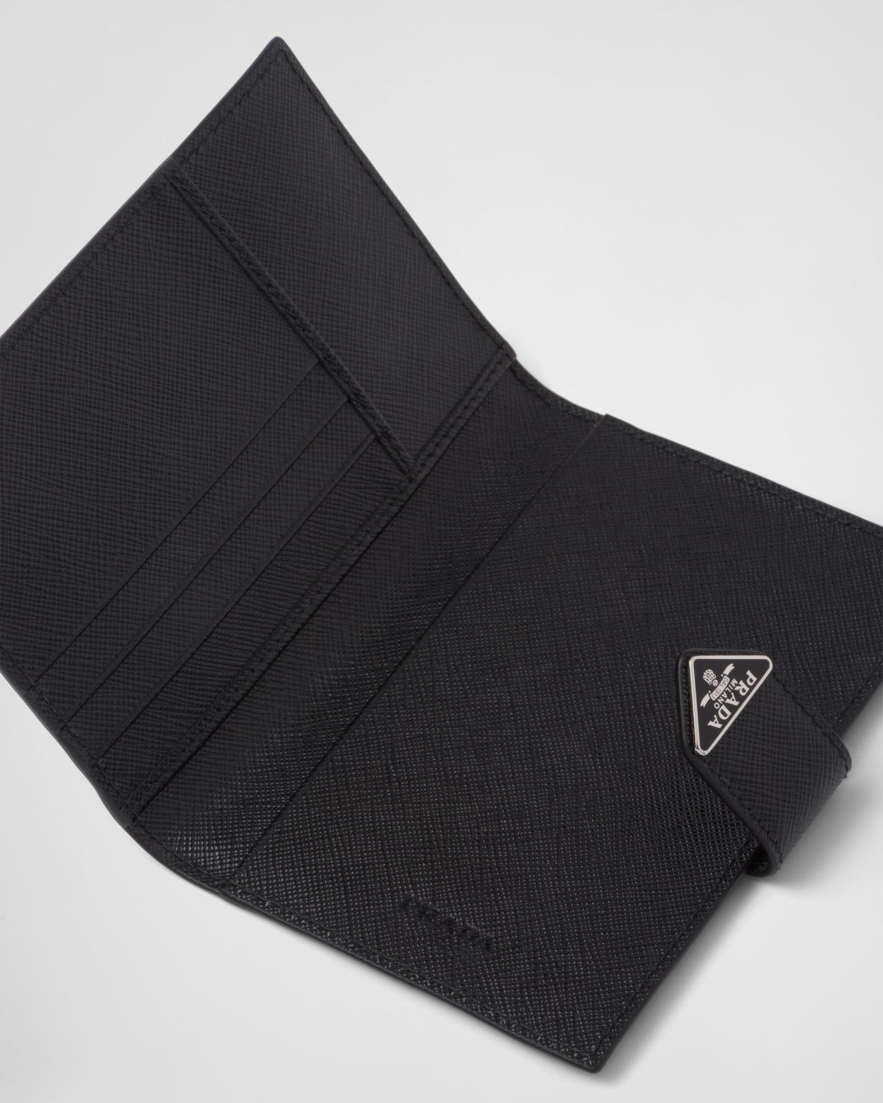 حافظة بنمط Saffiano leather passport holder من برادا Prada  