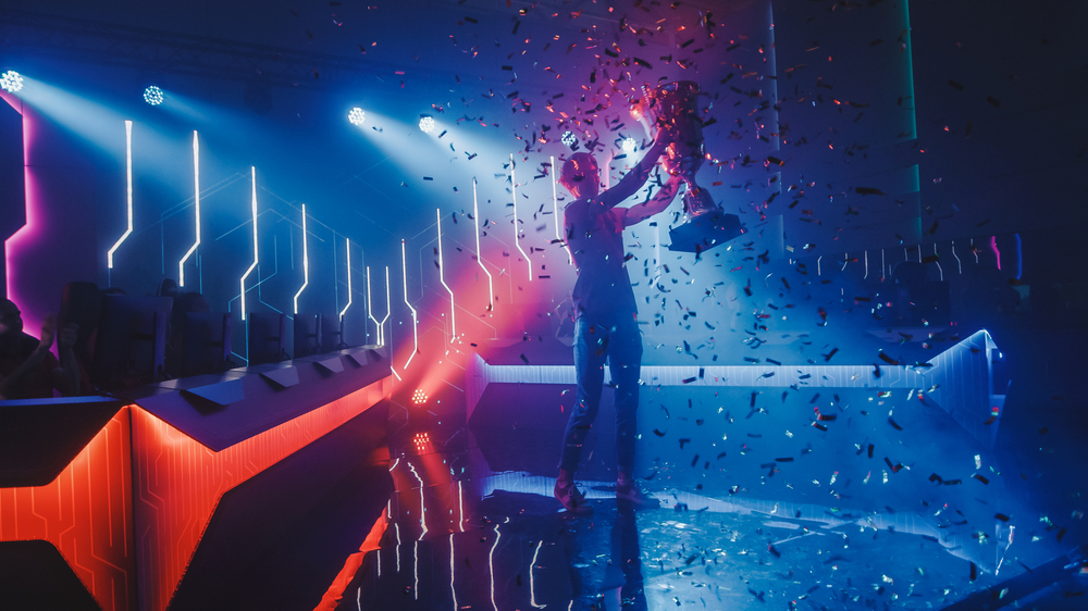 لاعب eSports يفوز ببطولة