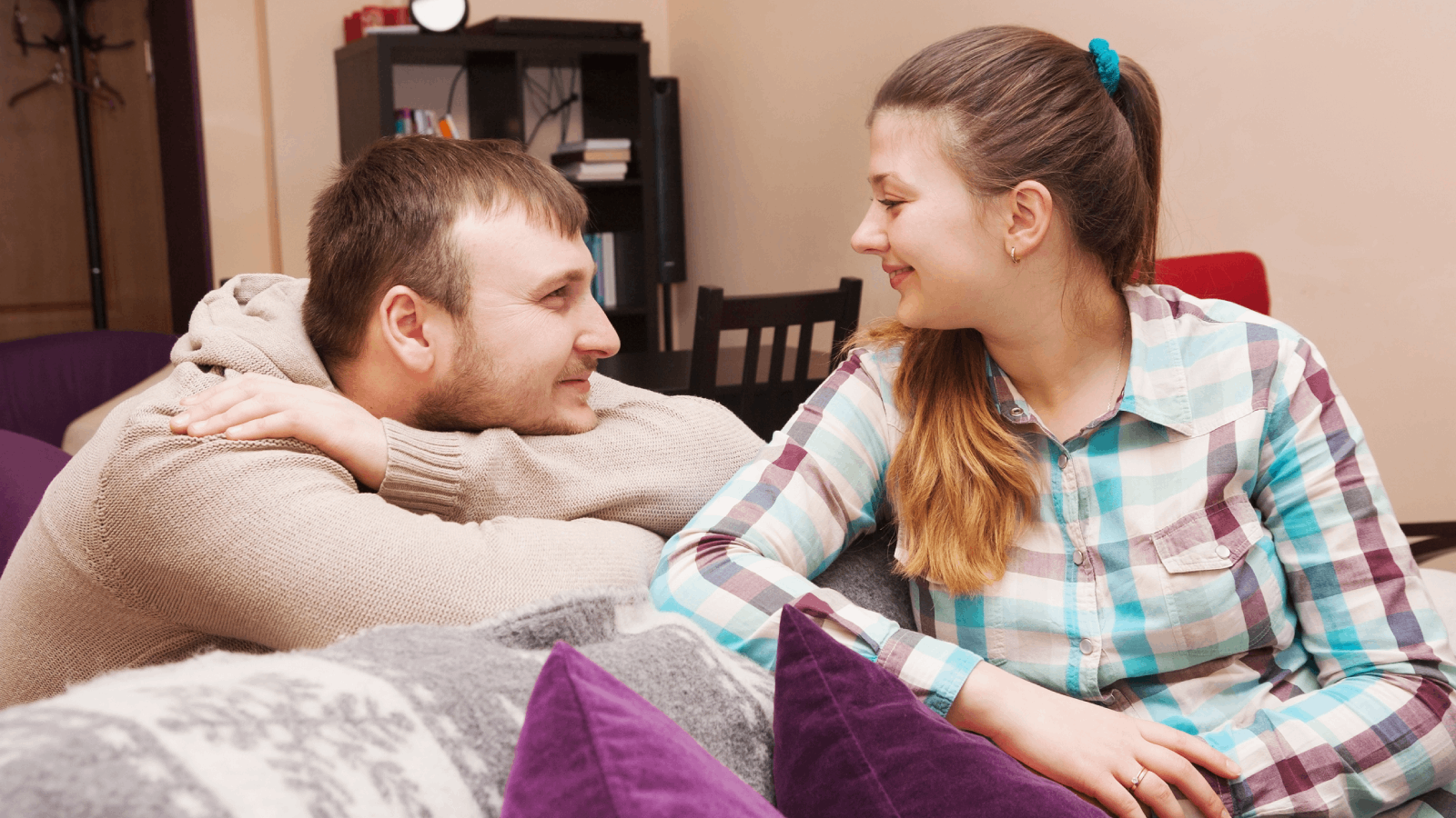 دراسة تكشف تأثير رائحة جسم المرأة على الرجال خلال التبويض