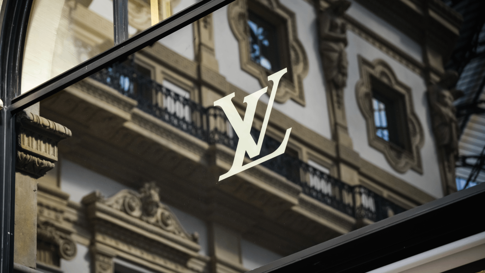 لويس فويتون هولندا متورطة في قضية غسيل أموال بعد مشتريات مشبوهة
