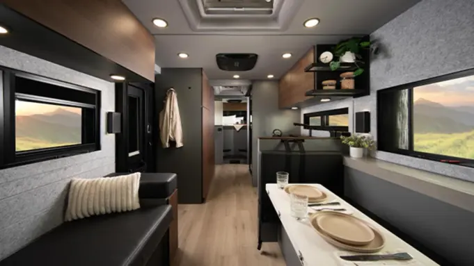 ثورة في عالم الرحلات البرية.. "إمبارك إي في" كهربائي يرسم ملامح المستقبل