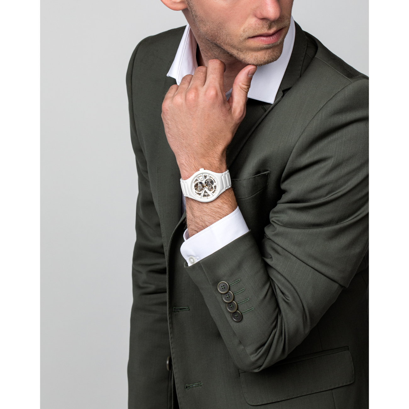  ساعة True round Open Heart من علامة ريدو Rado للرجال 