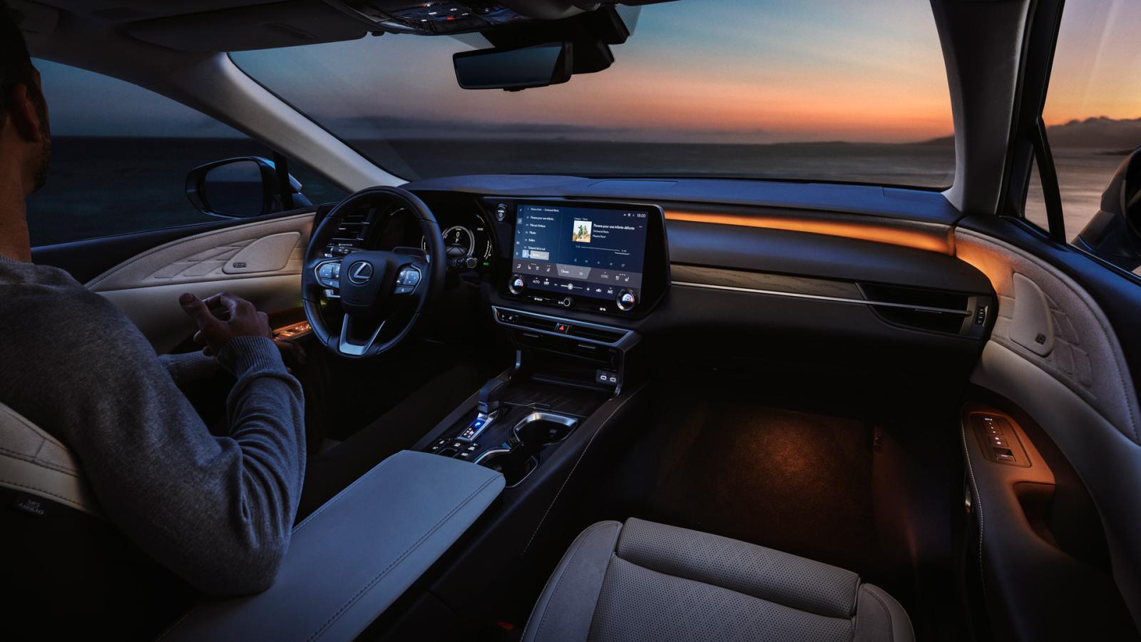 التصميم العام للمقصورة يتميز بنمط خاص لا يشبه إلا ما يتوفر لسيارات&nbsp;Lexus&nbsp;الأخرى ضمن إنتماء عائلي يُعتبر من الأمور المرحب بها من علامة تجارية تقوم على مبدأ التميز -المصدر: Lexus