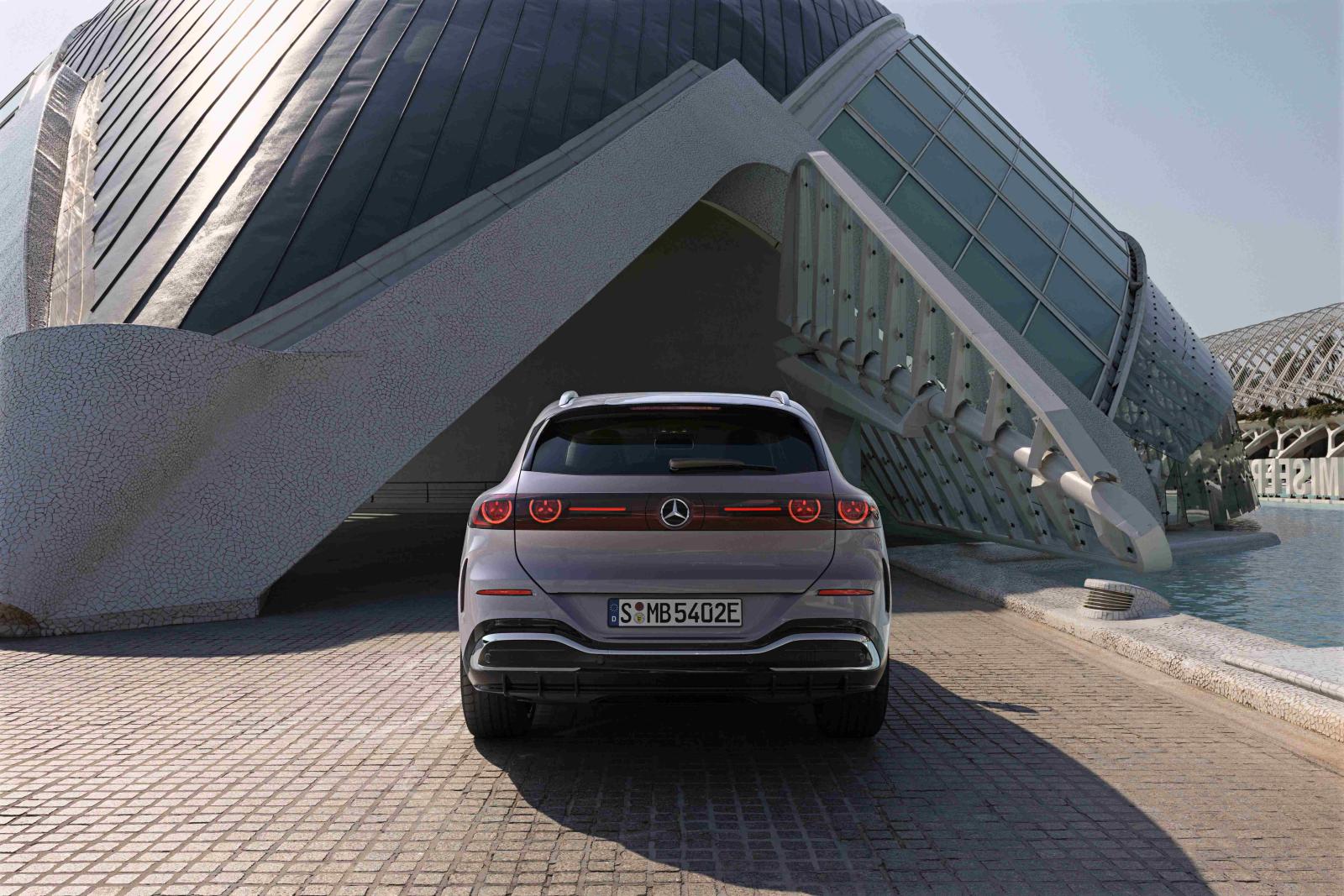 وبفضل هندستها التي تعتمد تقنية 800 فولت، تحقق&nbsp;GLC&nbsp;مدى يبلغ 713 كيلومترًا - المصدر: Mercedes