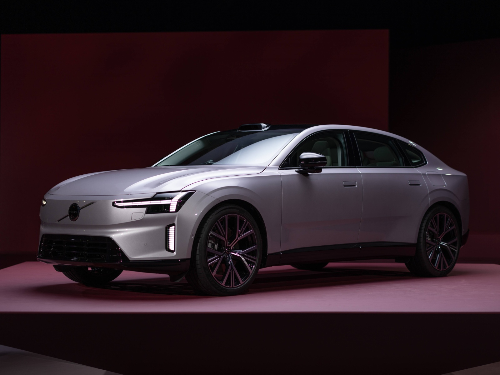 تلعب ES90 دور الخيار الكهربائي من Volvo S90- المصدر: Volvo