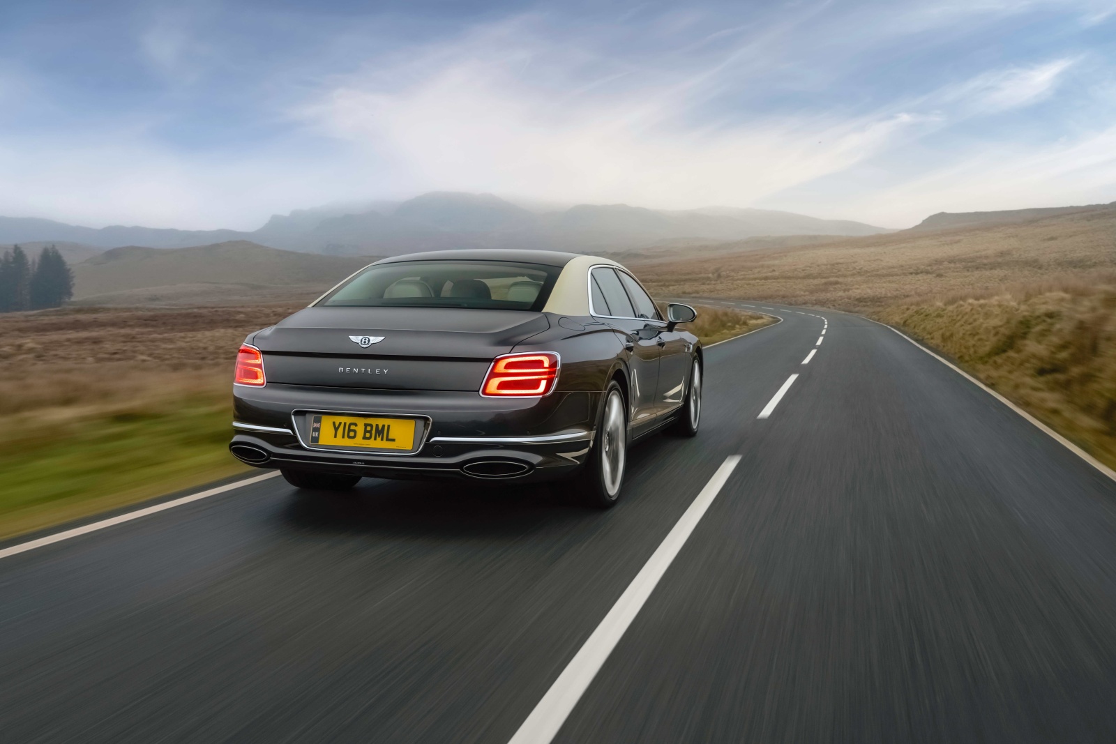 تتمتع Bentley Flying Spur بخطوط خارجية تمزج الإطلالة الرياضية الشبابية بالفخامة- المصدر: Bentley