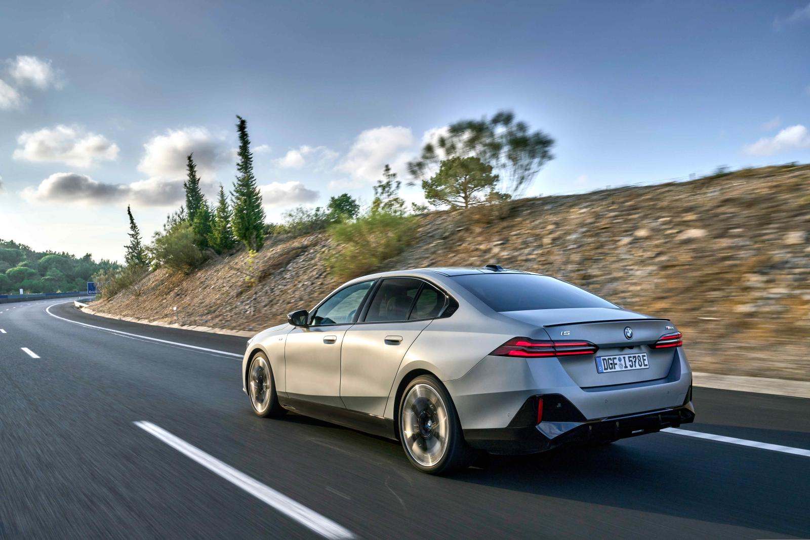 تتوفر الفئة i5 M60 مع محركين كهربائيين يولدان معًا قوة 601 حصانًا، المصدر: BMW