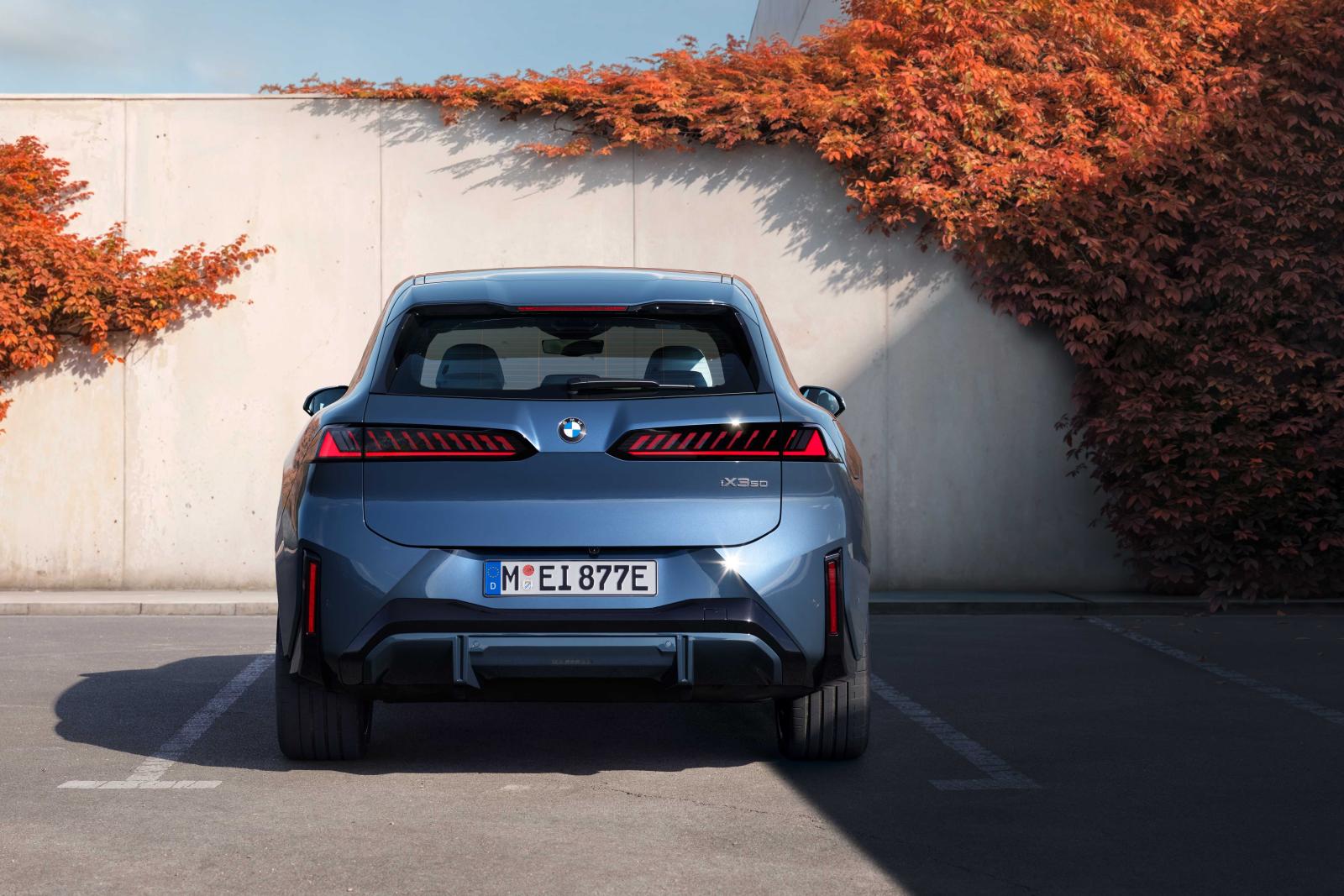 تتمتع iX3 بالجيل الأحدث من منظومة الدفع الكهربائي التي تتضمن هندسة جديدة تعمل بالجهد العالي 800 فولت - المصدر: BMW