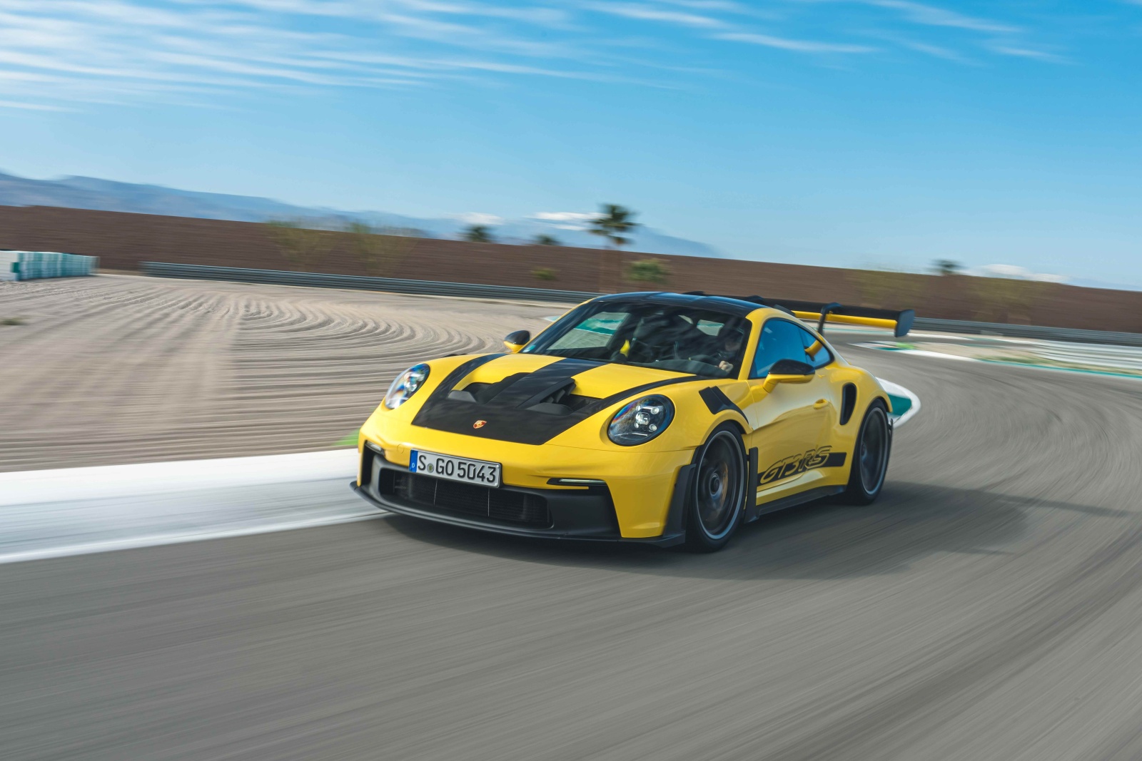 يتمكن محرك GT3 R ذو الأسطوانات الست المسطحة سعة 4 لترات من توليد قوة  518 حصانًا - المصدر: Porsche