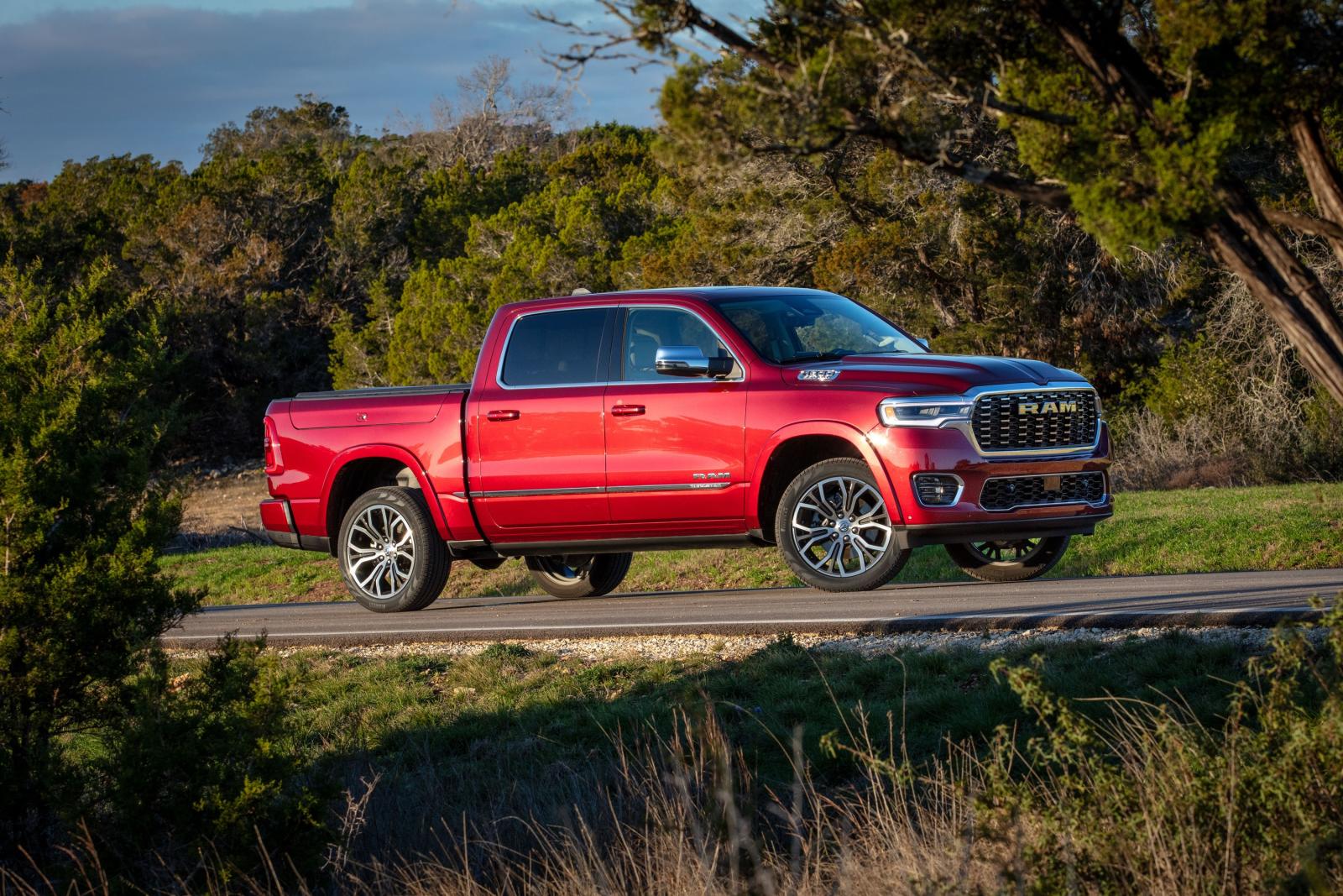 تتمتع Ram 1500 Tungsten بمحرك من ست أسطوانات مثبّتة بوضعية متتالية سعة 3 لتر مع شاحن هواء توربو مزدوج يولد قوة 540 حصانًا&nbsp;- المصدر: Ram
