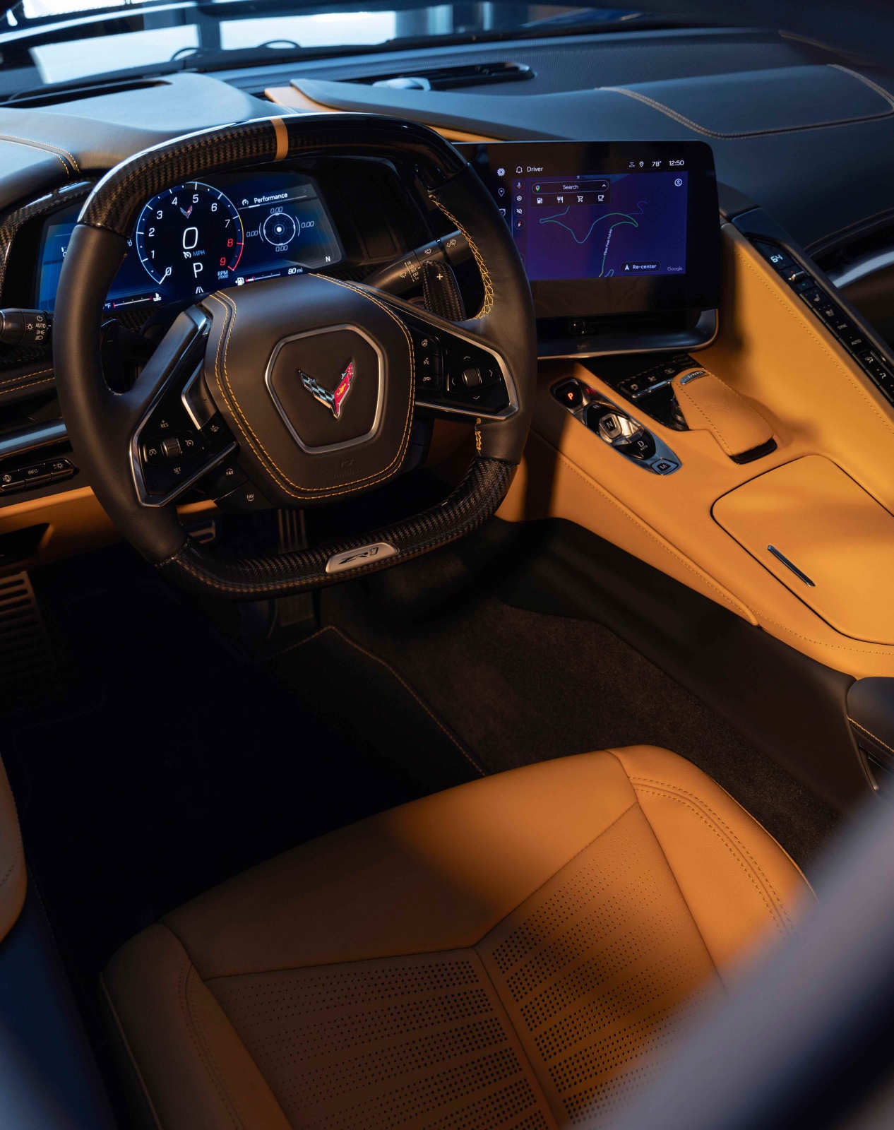 كونسول وسطي مرتفع يفصل بين حيز السائق وحيز الراكب الأمامي - المصدر: Chevrolet