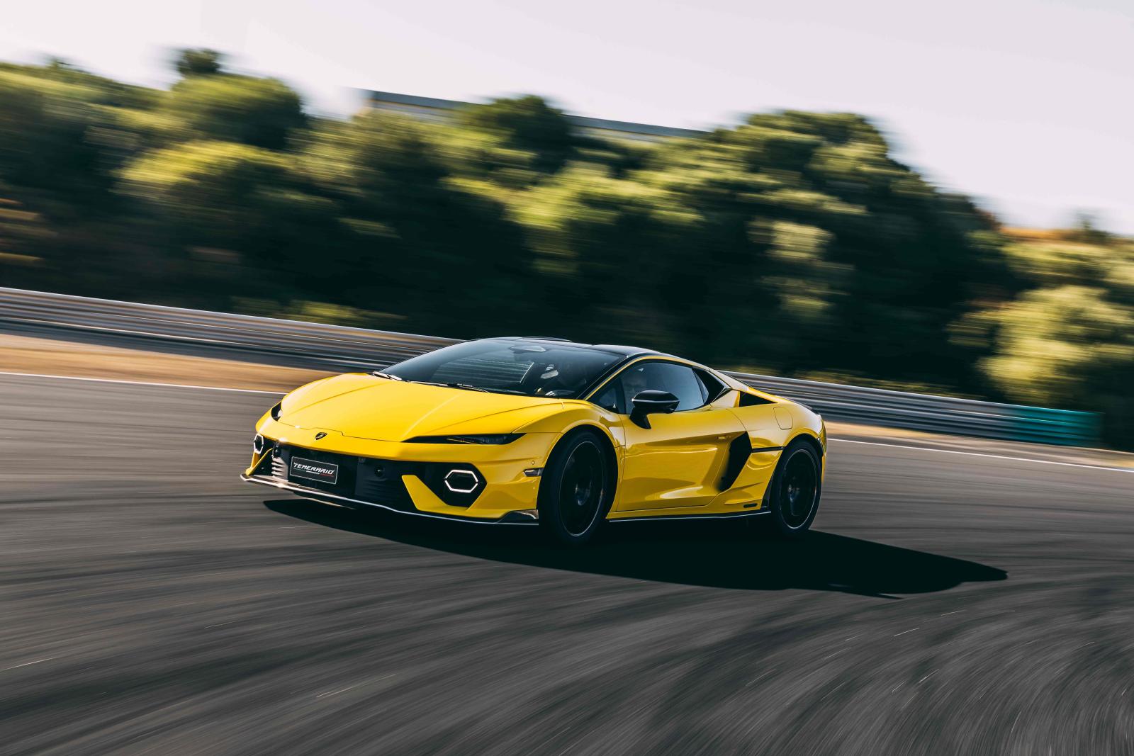 تتمتع تيميراريو بانتماءٍ تصميمي لعائلة لامبورغيني التي نعشق – المصدر: Lamborghini