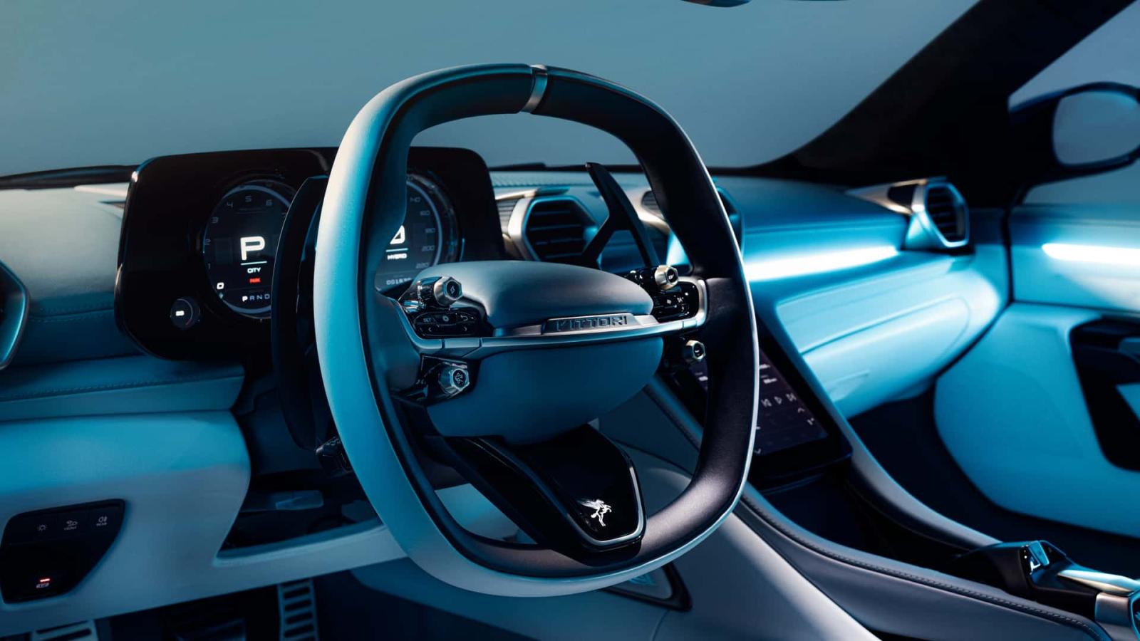 تهيمن الأسطح الجلدية على التصميم، لتلاقيها في نفس التوجه الراقي ساعة تناظرية - المصدر: Vittori