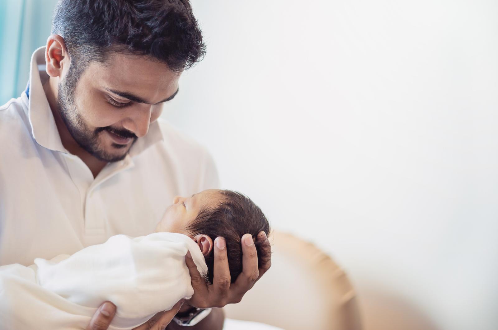 قد ينخفض الرضا الجنسي لدى الوالدَين الجدد بسبب التحديات الجديدة