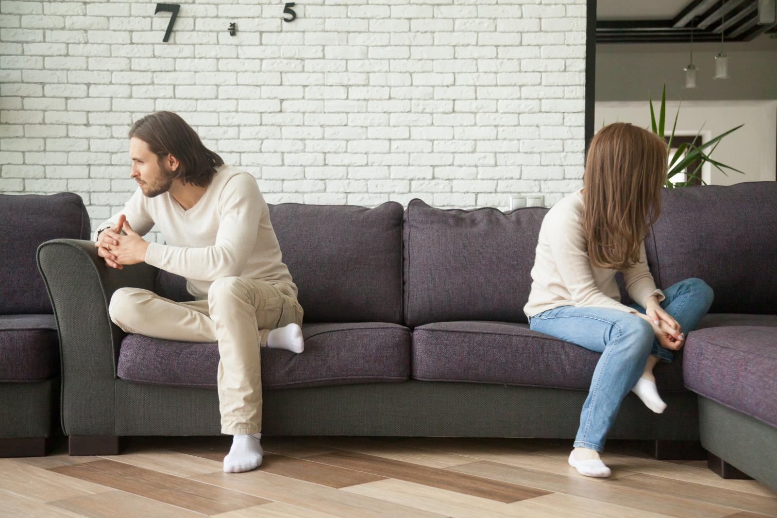 قلة الرضا عن العلاقة الزوجية ككل من توابع غياب العلاقة الحميمة