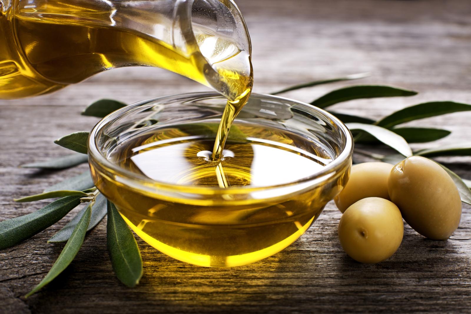 زيت الزيتون مصدر الدهون الرئيس في الرجيم الكريتي ورجيم البحر المتوسط