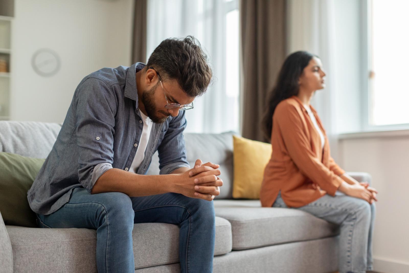 ضعف الثقة والتواصل بين الزوجين من النتائج المحتملة لصورة الجسم السلبية لدى الزوجة