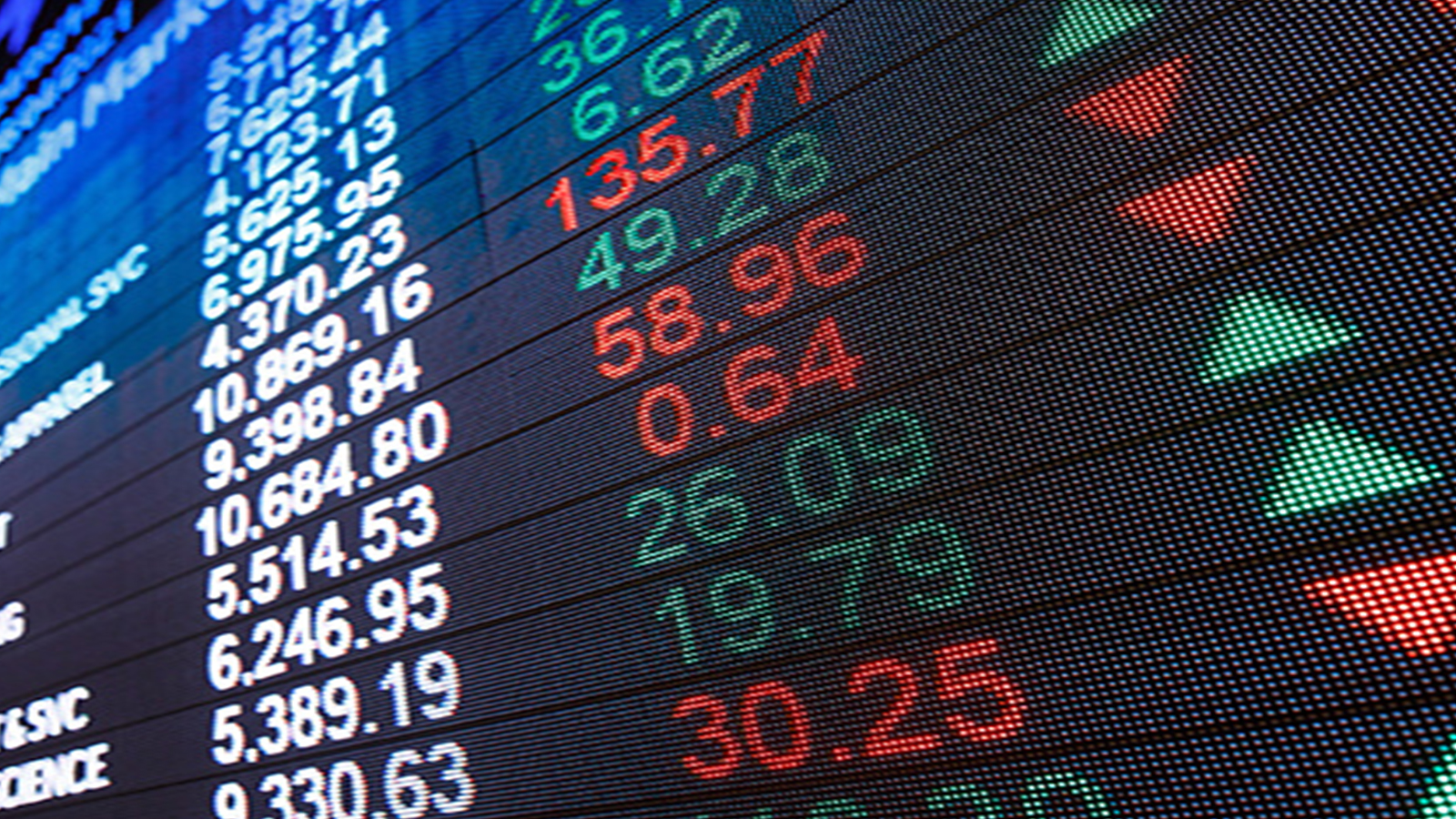 تراجع سوق الأسهم السعودي متأثرًا بهبوط أسهم كبرى الشركات - المصدر: shutterstock