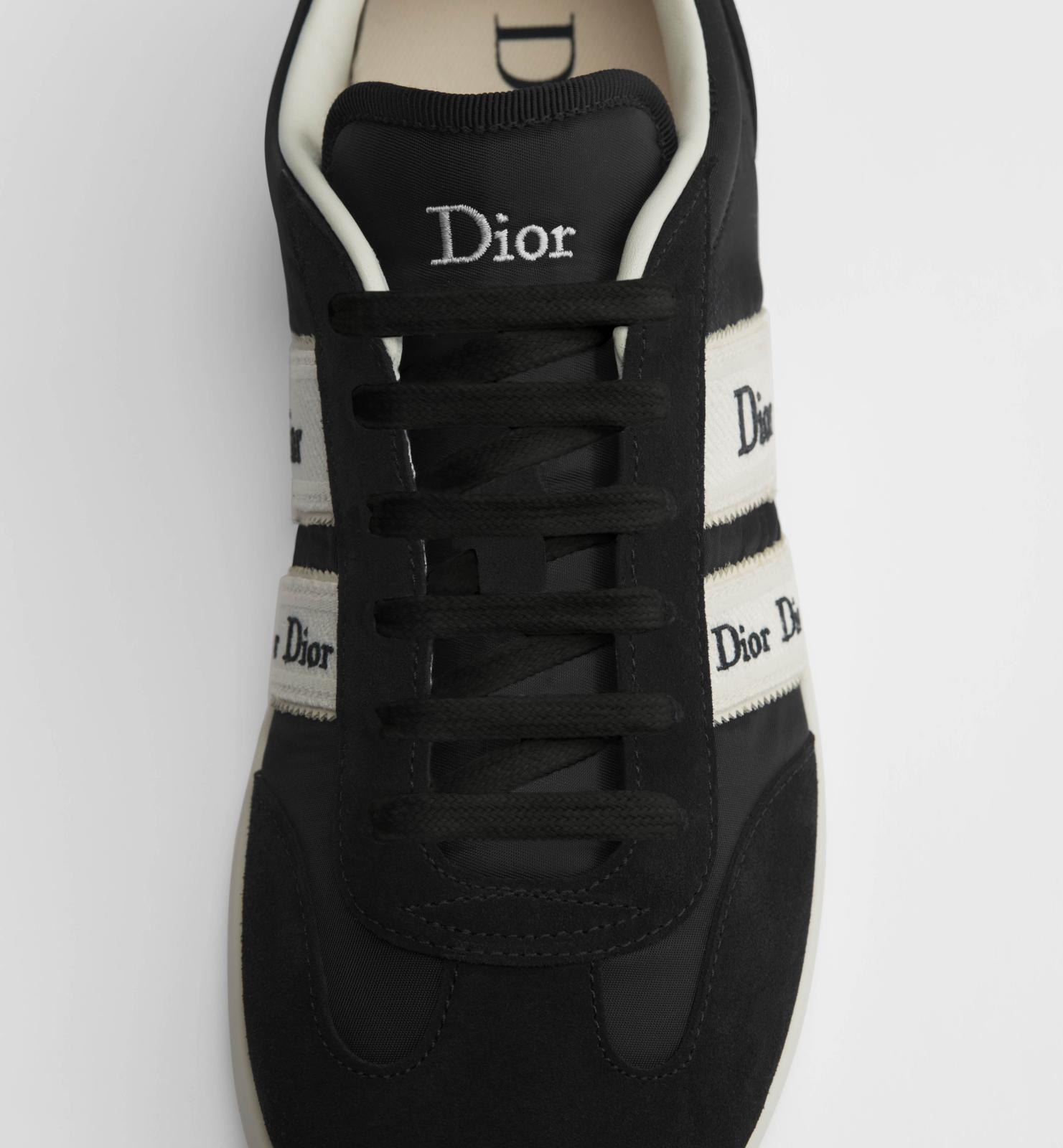 Dior Ribbon Sneakers،  تفاصيل بسيطة تعيد تعريف الحضور