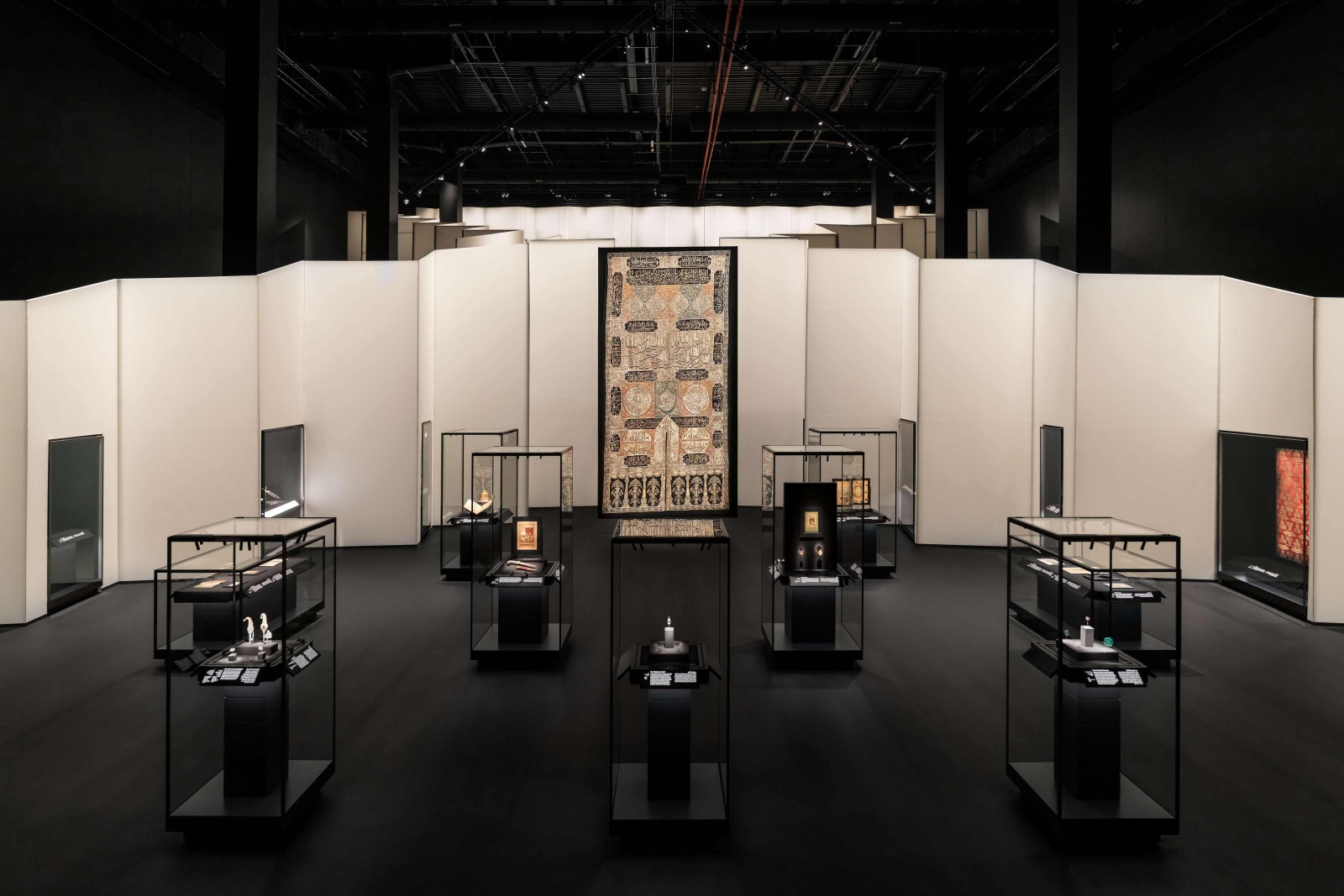 افتتاح بينالي الفنون الإسلامية 2025