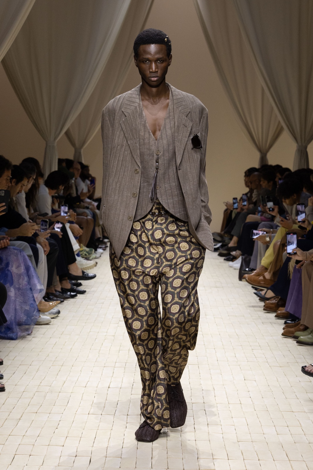 سروال مميز وخاطف للنظر 