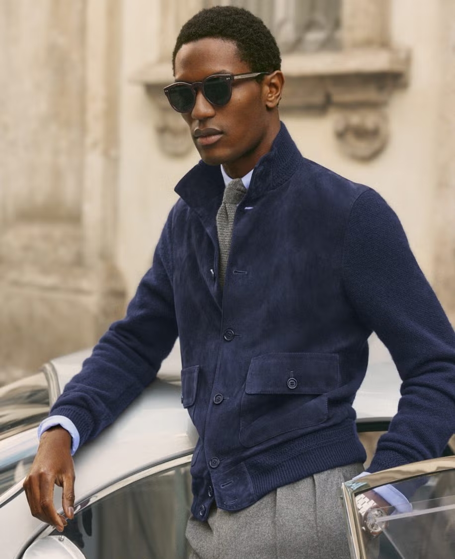 سترة مميزة بلون كحلي عملي لإطلالة فاخرة أنيقة