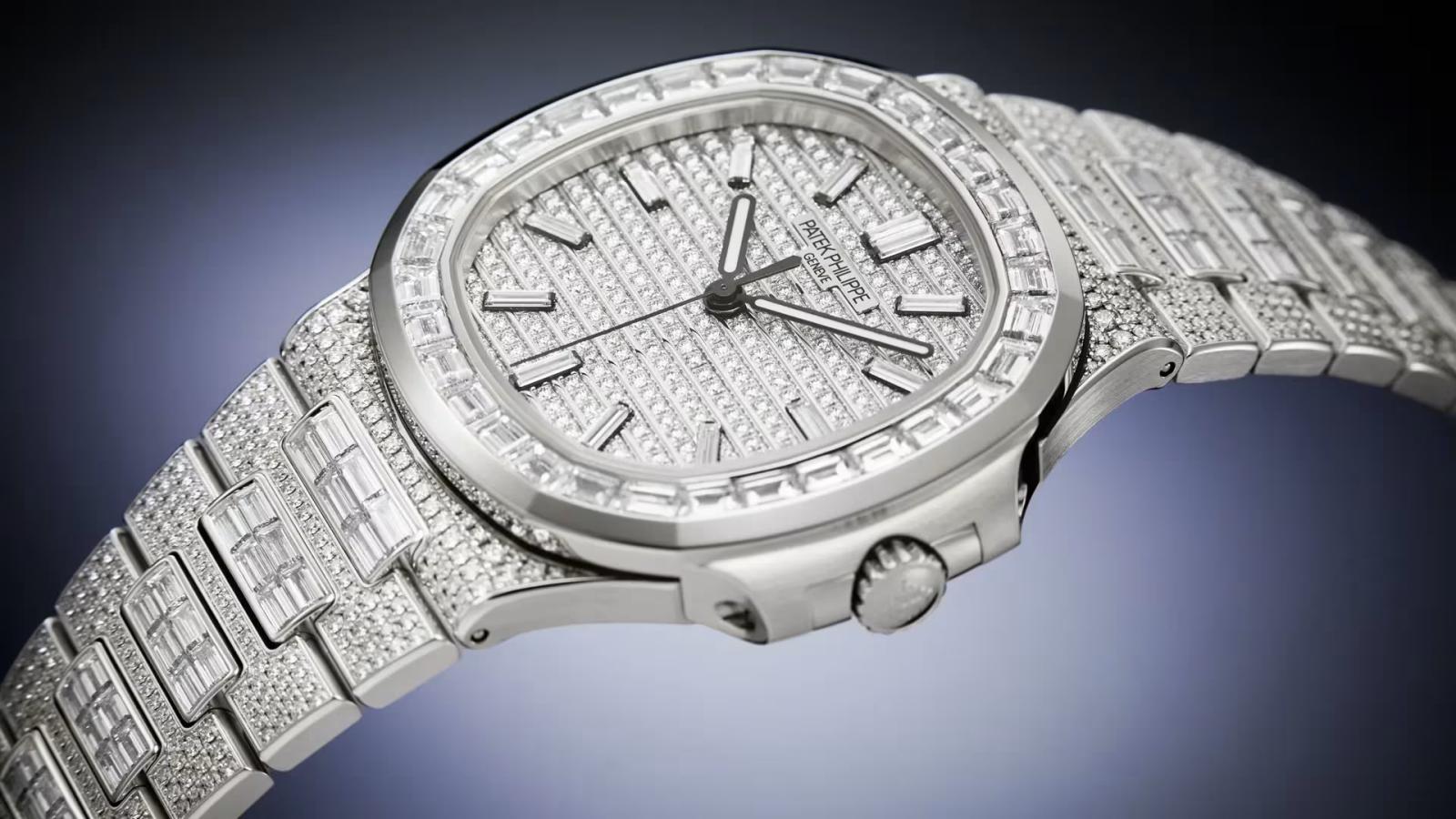 ساعة NAUTILUS. HAUTE JOAILLERIE. المرصعة بالماسات