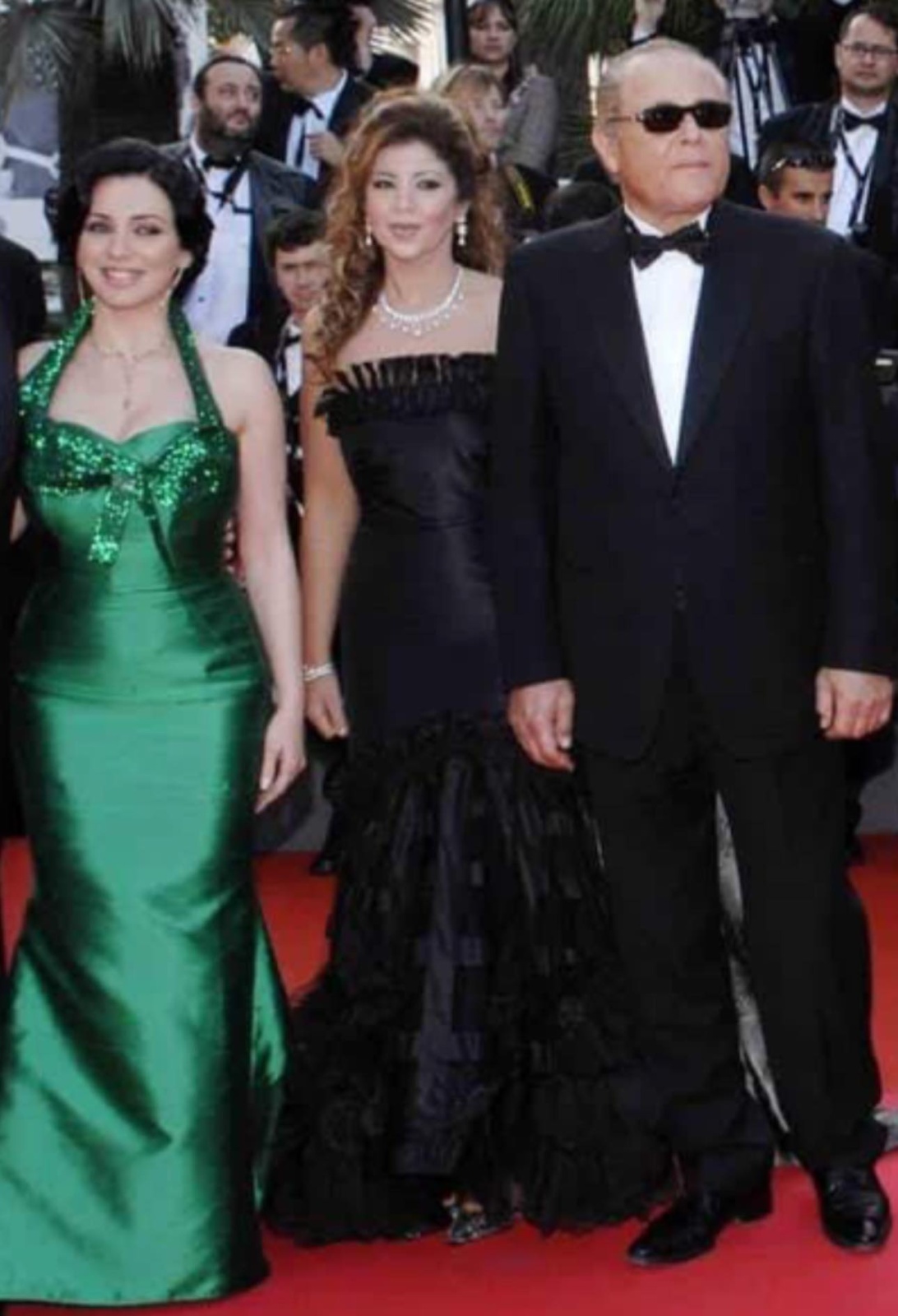 محمود عبد العزيز وبوسي شلبي وسولاف فواخرجي في كان